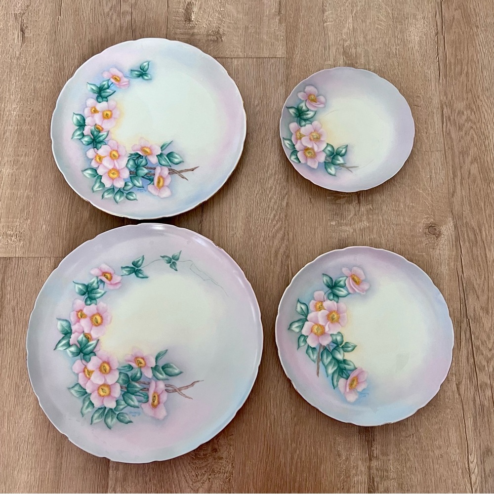 4 PCs Hand Painted Flowered Plates Signed By Artist Dorothy Gunningham 1960s Vtg